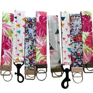 ✨🧵🪡 CUSTOM MADE KEYCHAIN WRISTLEST✨